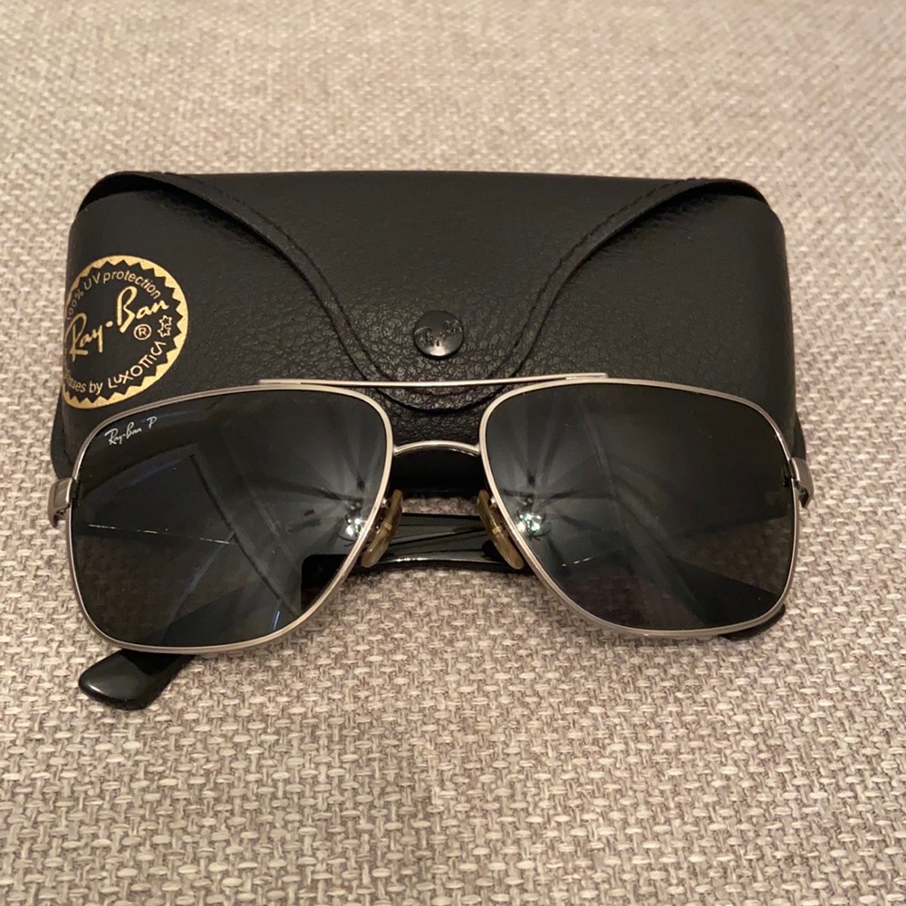 Ray Ban caravan style sunglasses.  Polarized grey